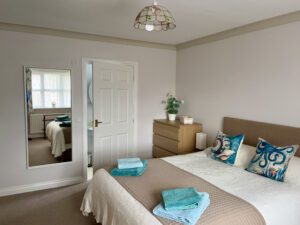 Kingbedroom1-1